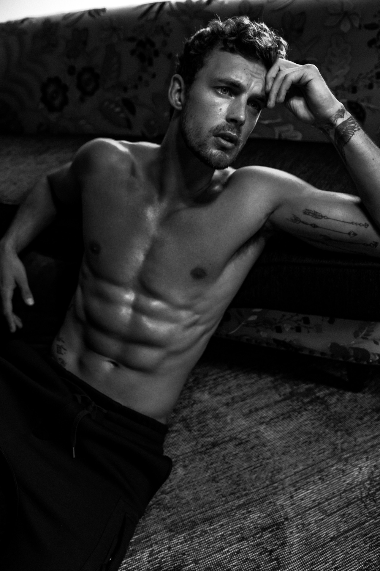 Discover Christian Hogue: Model & Dog Enthusiast - dfvzdcf